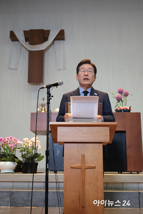 이재명 더불어민주당 대선후보가 2일 오후 경기도 성남시 주민교회에서 기자회견을 하고 있다. [사진=곽영래 기자]