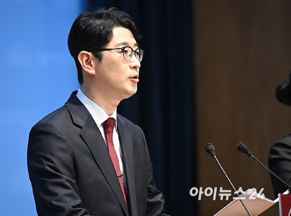 주진우 국민의힘 의원이 24일 오전 서울 여의도 국회 소통관에서 당대표 출마선언 기자회견을 하고 있다. [사진=곽영래 기자]