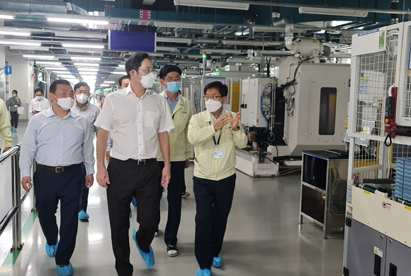 지난 2020년 10월 베트남 현지 공장에 방문한 이재용 삼성전자 회장 [사진=삼성전자]