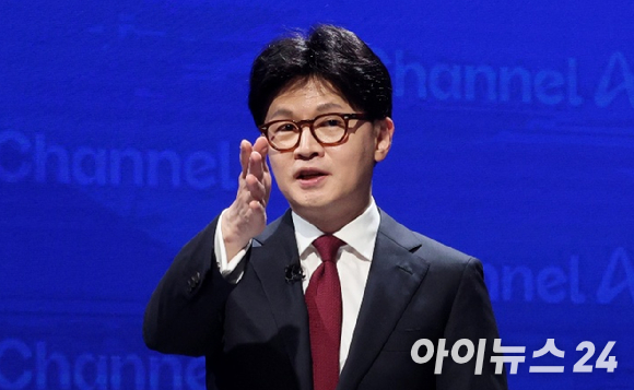 내란 특별검사팀의 출석 요구에 응하지 않은 한동훈 국민의힘 전 대표가 치킨 배달에 나선 사연을 전했다. 사진은 한 전 대표. [사진=한동훈 인스타그램]