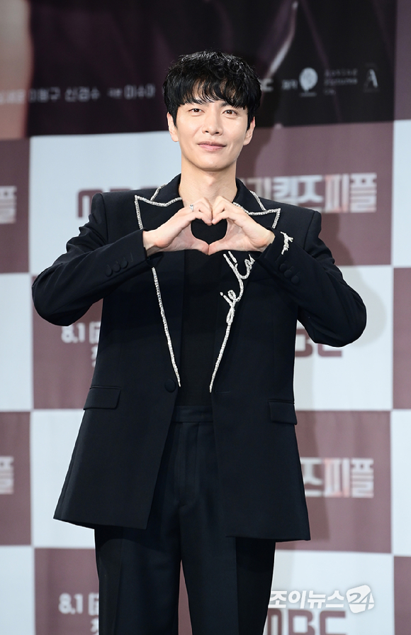 배우 이민기가 31일 오전 서울 마포구 상암동 MBC에서 열린 MBC 새 금토드라마 '메리 킬즈 피플' 제작발표회에 참석하고 있다. [사진=정소희 기자]