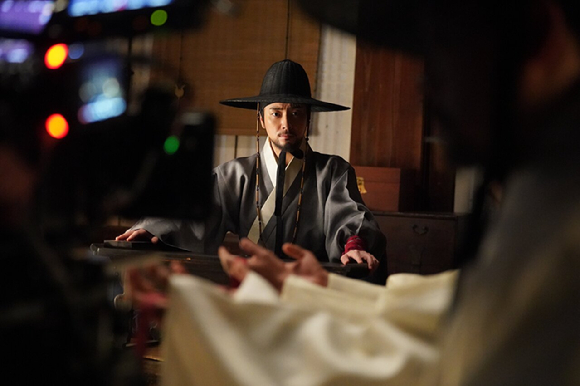 '왕과 사는 남자' 1500만 돌파 기념 촬영 비하인드 사진 [사진=(주)쇼박스]