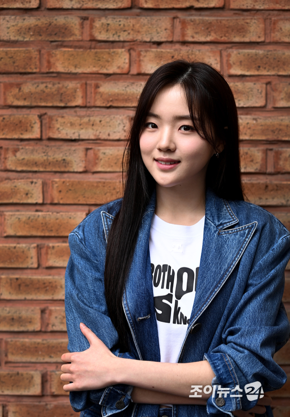 tvN 드라마 '일타스캔들'에서 방수아 역으로 열연을 펼친배우 강나언이 9일 오전 조이뉴스24와의 인터뷰에 앞서 포즈를 취하고 있다. [사진=김성진 기자]