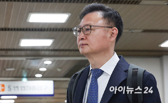 삼부토건 관계사인 웰바이오텍 주가조작에 가담한 혐의를 받는 구세현 전 대표가 11일 서울 서초동 서울중앙지방법원에서 열리는 1심 속행공판에 출석하고 있다. [사진=사진공동취재단 ]