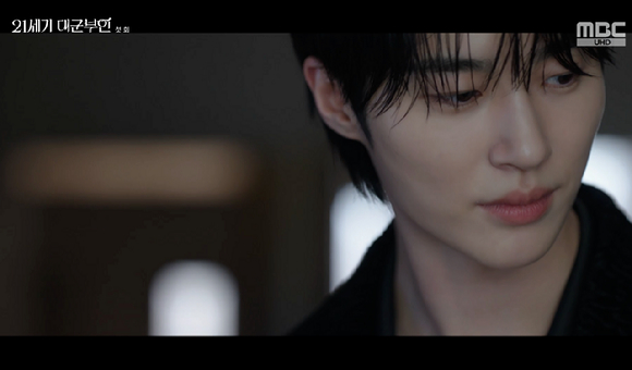 '21세기 대군부인' 변우석, 성난 근육 뽐내며 샤워신으로 첫등장...촉촉 꽃미모에 심쿵