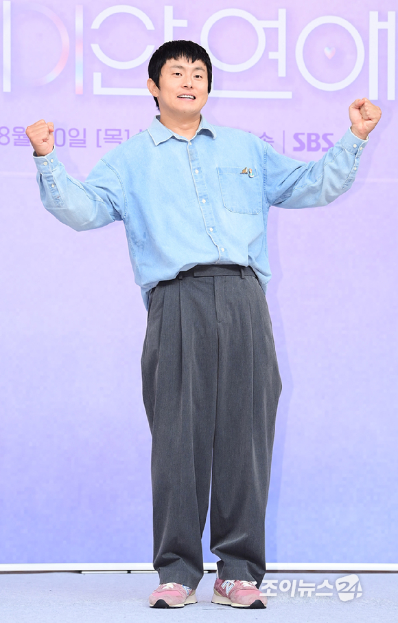방송인 기안84가 18일 오후 서울 목동 SBS사옥에서 열린 SBS 새 예능 '나의 AI파트너-기이안 연애' 제작발표회에 참석하고 있다. [사진=정소희 기자]