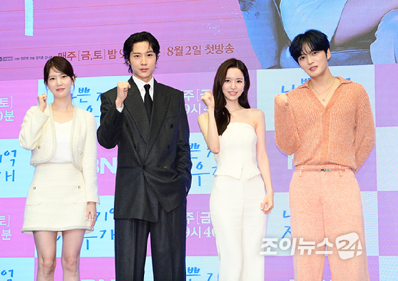 (왼쪽부터)배우 양혜지-이종원-진세연-김재중이 2일 오전 서울 마포구 스탠포드호텔에서 열린 MBN 새 금토드라마 '나쁜 기억 지우개' 제작발표회에서 포즈를 취하고 있다. [사진=정소희 기자]