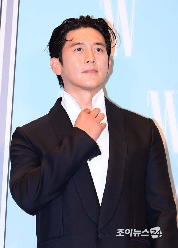배우 고수가 15일 오후 서울 종로구 포시즌스 호텔에서 열린 제20회 유방암 인식 항상 캠페인 자선 행사 'LOVR YOUR'에 참석하고 있다. [사진=정소희 기자]