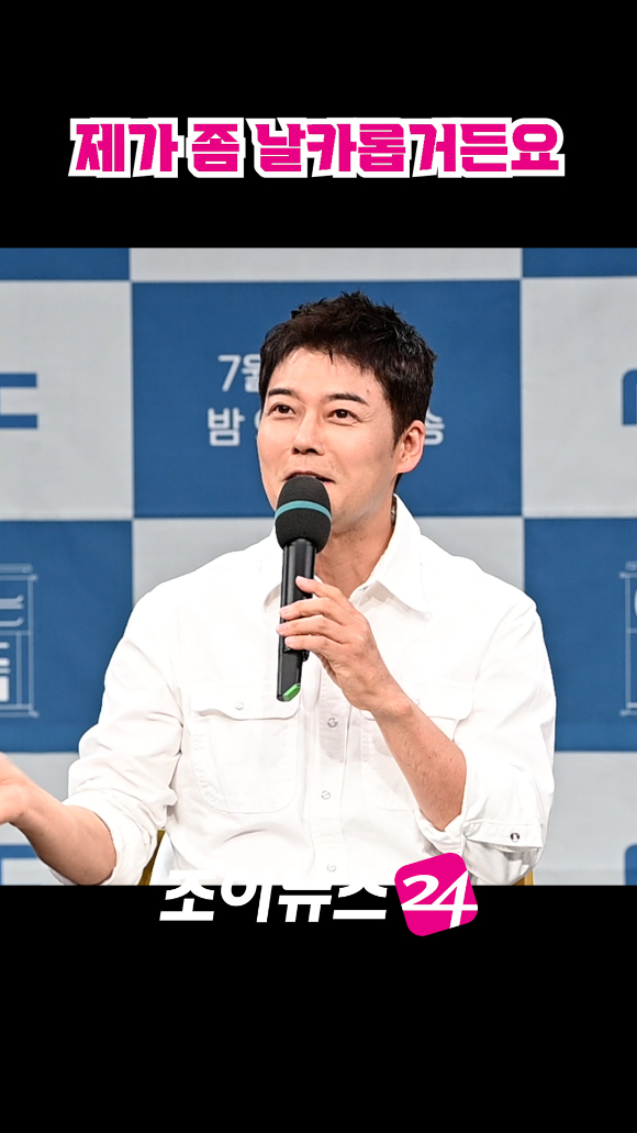 방송인 전현무가 지난 21일 오후 서울 마포구 상암동 MBC에서 열린 MBC 새 교양프로그램 '이유 있는 건축-공간 여행자' 제작발표회에 참석해 소감을 말하고 있다. [사진=문수지 기자]