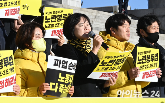 이정미 정의당 대표가 지난해 국회에서 열린 노란봉투법 제정을 위한 농성 돌입 기자회견에서 발언하고 있다. [사진=김성진 기자]