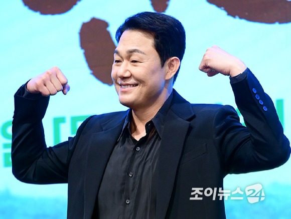 (왼쪽부터)최규리-이진우-남권아-최연수 감독-이서환-박성웅-이수경이 25일 서울 구로구 디큐브시티 더세인트에서 진행된 KBS 2TV 미니시리즈 '심우면 연리리' 제작발표회에 참석하고 있다. [사진=정소희 기자]