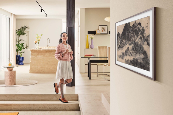 삼성전자 삼성 아트 스토어를 통해 이건희 컬렉션의 인왕제색도를 감상할 수 있다. [사진=삼성전자]