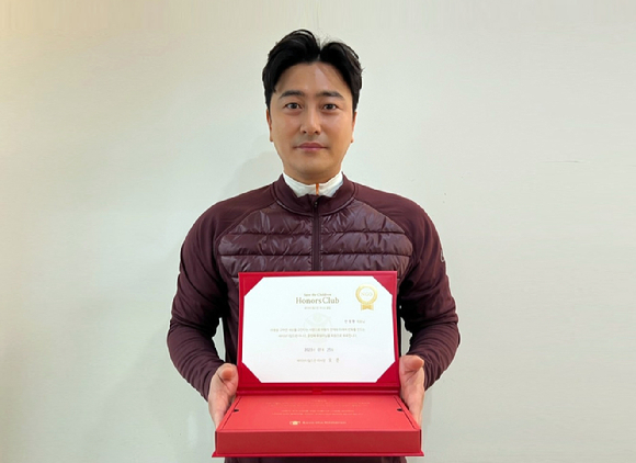 축구선수 출신 방송인 안정환이 세이브더칠드런에 1억원을 기부했다. [사진=세이브더칠드런]