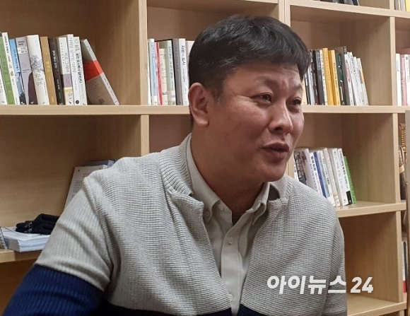 윤현위 충북대 지리교육과 교수는 인천과 청주 등의 지역 문제를 20년간 연구해 온 학자 중 하나다. 언론에도 기고를 통해 꾸준히 목소리를 내온 바 있는데, 그가 최근 연구하고 있는 주제 가운데 하나는 바로 '축소도시'다. [사진=아이뉴스24]