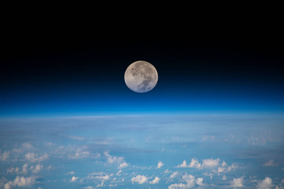 국제우주정거장에서 2019년 찍은 보름달(Full Moon). [사진=NASA]