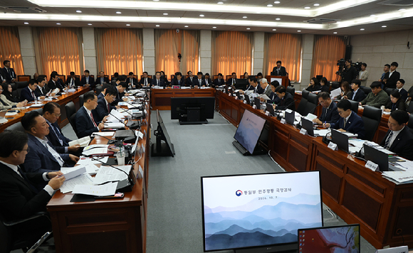 정동영 통일부 장관이 7일 서울 종로구 남북회담본부에서 열린 외교통일위원회 국정감사에서 기관 보고를 하고 있다. 2026.10.7 [사진=연합뉴스]