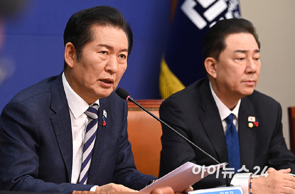 정청래 더불어민주당 대표가 12일 서울 여의도 국회에서 열린 최고위원회의에서 발언하고 있다. [사진=곽영래 기자]