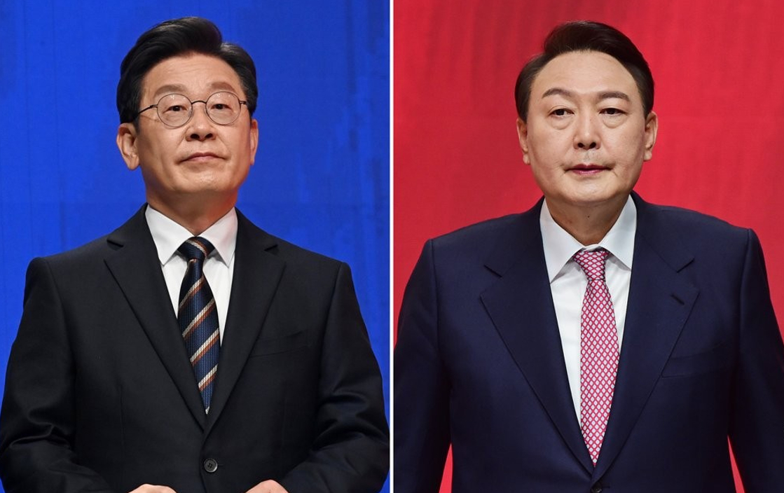 2022년 2월 11일 당시 국민의힘 윤석열 대선 후보가 서울 중구 매경미디어센터에서 열린 한국기자협회 주최&middot;방송 6개사 공동 주관 '2022 대선후보 초청 토론'에서 방송 준비를 하고 있다. 2022.2.11 [사진=연합뉴스]