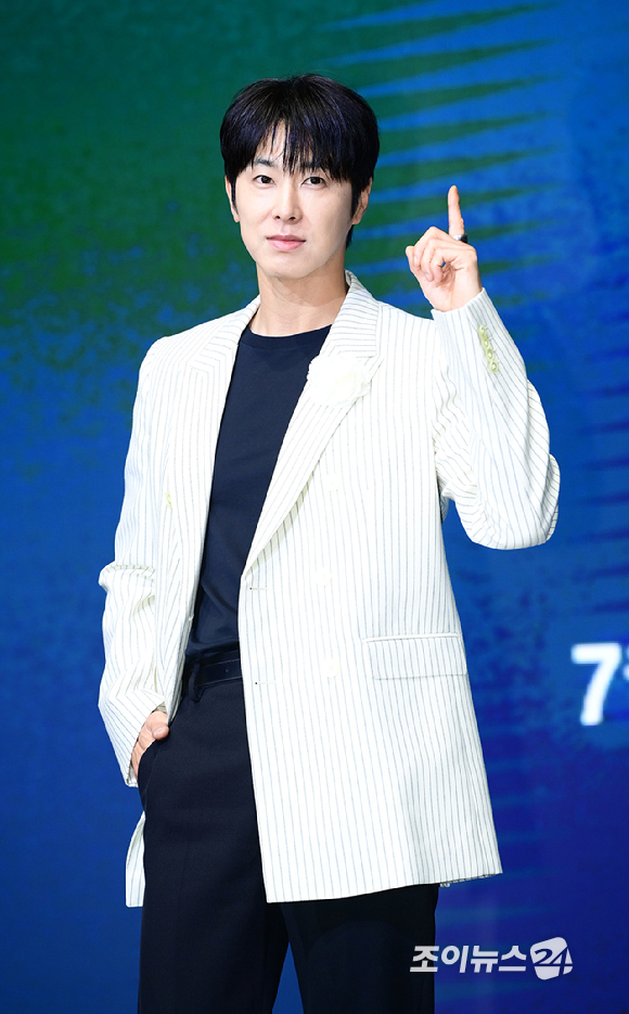  촌뜨기들' 제작발표회에서 출연 배우들이 포토타임을 갖고 있다. [사진=정소희 기자]