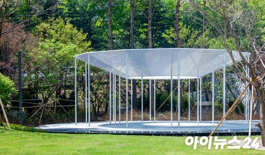 디에이치 라클라스의 조경 시설물 '클라우드 워크 파빌리온' 모습 [사진=현대건설]