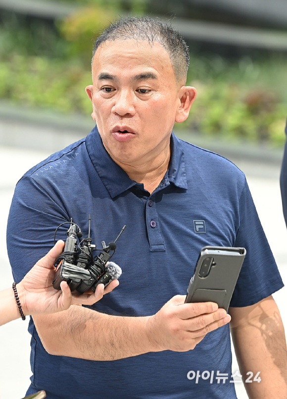 공천개입 의혹을 받는 명태균씨가 31일 오전 서울 종로구에 마련된 김건희 특검팀(특별검사 민중기) 사무실로 조사를 받기 위해 출석하고 있다. [사진=곽영래 기자]