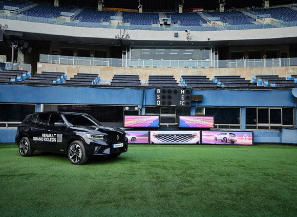 2026 시즌 프로야구 LG트윈스 불펜카로 활용되는 르노 그랑 콜레오스. [사진=르노코리아]