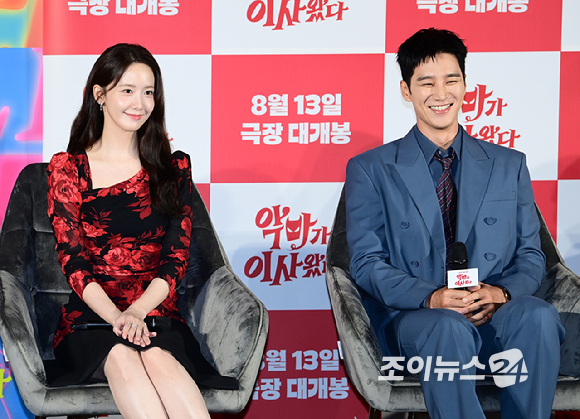 배우 임윤아와 안보현이 9일 오전 서울 CGV 용산아이파크몰에서 열린 영화 '악마가 이사왔다'(감독 이상근) 제작보고회에 참석하고 있다. [사진=정소희 기자]