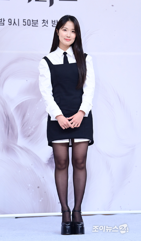 배우 김혜윤이 16일 오후 서울 목동 SBS에서 열린 SBS 새 금토드라마 '오늘부터 인간입니다만' 제작발표회에 참석하고 있다. [사진=정소희 기자]