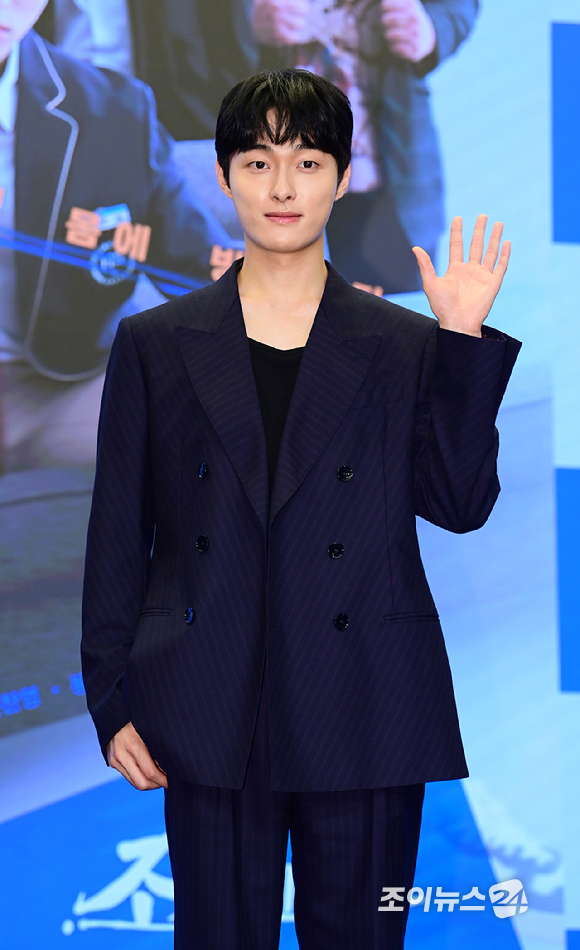 배우 윤찬영이 27일 오후 서울 마포구 상암동 스탠포드호텔에서 열린 웨이브(Wavve), 티빙, 왓챠 드라마 '조폭인 내가 고등학생이 되었습니다'(이하 '조폭고') 제작발표회에 참석하고 있다. [사진=정소희 기자]