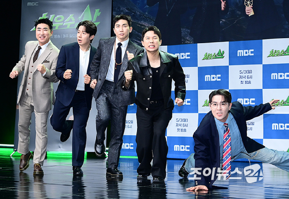방송인 장동민-허경환-유세윤-양세형-붐이 28일 오후 서울 마포구 상암동 MBC 신사옥에서 열린 MBC 새 예능 프로그램 '최우수산(山)' 제작발표회에서 참석하고 있다. [사진=정소희 기자]