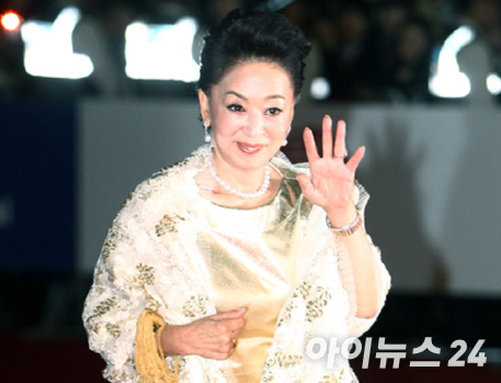 부산 해운대 수영만 요트경기장에서 열린 제15회 부산국제영화제(PIFF) 개막식 레드카펫에 배우 김지미가 참석했다. [사진=아이뉴스24포토DB]