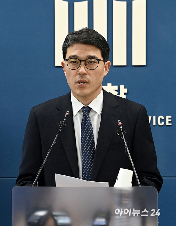 나희석 서울중앙지검 공정거래조사부 부장검사가 1일 서초구 서울고등검찰청 브리핑실에서 석유화학제품 담합 사건 수사 결과를 발표하고 있다. [사진=곽영래 기자]