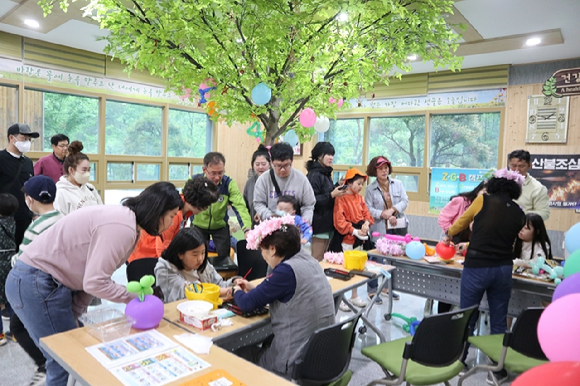 남해편백휴양림에서 진행된 가정의달 행사 장면. [사진=국립자연휴양림관리소/산림청]