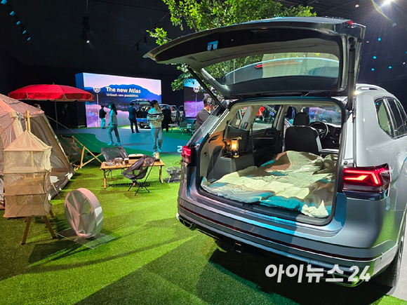 폭스바겐코리아가 26일 인천 영종도 스튜디오파라다이스에서 대형 SUV '신형 아틀라스'를 공개하고 있다. [영상=김종성 기자]