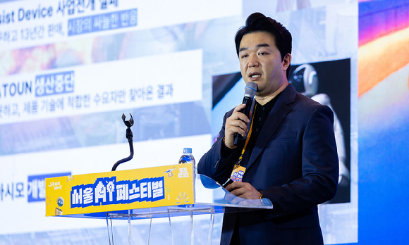 조남민 엔젤로보틱스 대표는 행사 첫째 날 AI 오디세이 무대에서 진행된 AI 전문가 강연 세션에 연사로 나서 '헬스케어 웨어러블 로봇과 피지컬 AI의 미래'를 주제로 강연을 나섰다. [사진=엔젤로보틱스]