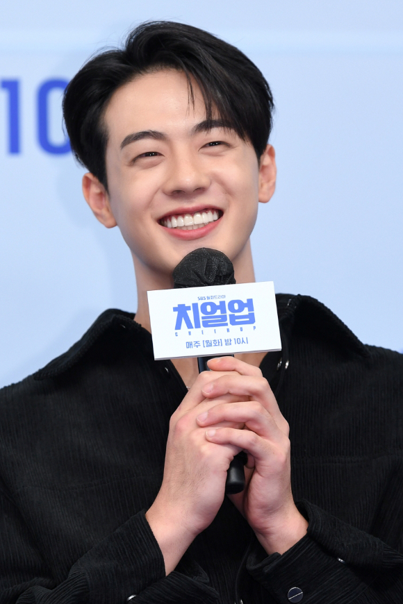 배우 김현진이 27일 온라인으로 진행된 SBS 새 월화드라마 '치얼업' 제작발표회에 참석해 소감을 말하고 있다. [사진=SBS]