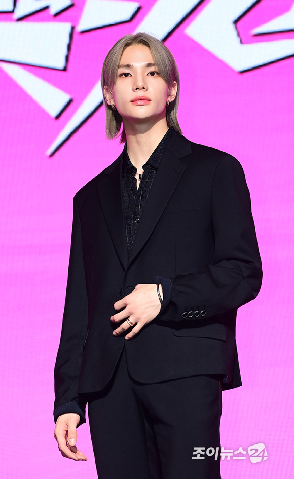 그룹 스트레이키즈 현진이 10일 오전 서울 영등포구 콘래드 서울에서 열린 스트레이키즈(Stray Kids) 새 미니앨범 '樂-STAR'(락스타) 발매 기념 기자간담회에서 포즈를 취하고 있다. [사진=정소희 기자]