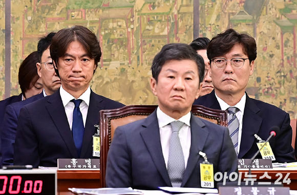 홍명보 축구 국가대표팀 감독이 지난 2024년 9월 24일 서울 여의도 국회에서 열린 문화체육관광위원회의 대한축구협회 등에 대한 현안질의에 참석하고 있다. [사진=곽영래 기자]