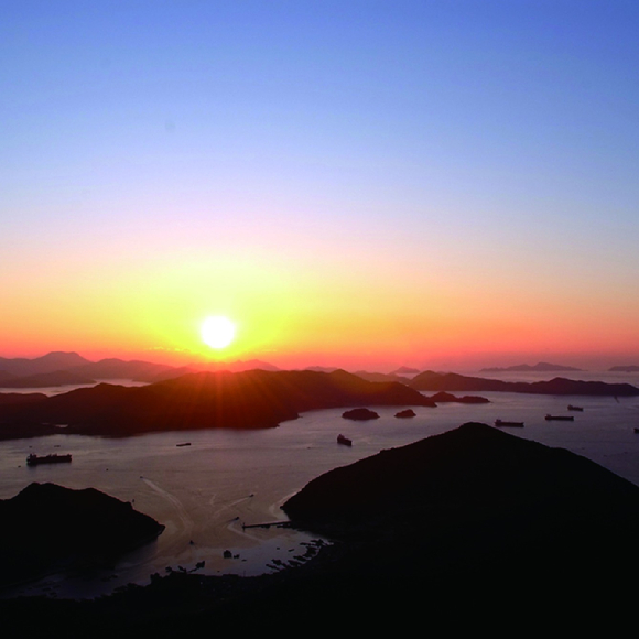 통영시 미륵산에서 본 일출 [사진=통영시]