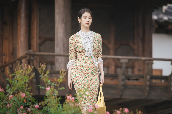 배우 아이유와 변우석이 MBC 새 금토드라마 '21세기 대군부인'에서 열연하고 있다. [사진=MBC]