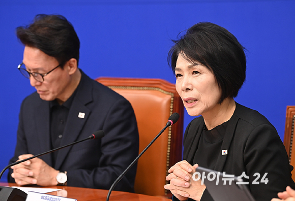 최민희 더불어민주당 미디어공공성강화TF 단장이 17일 서울 여의도 국회에서 열린 미디어공공성강화TF 1차 회의에서 발언하고 있다. [사진=곽영래 기자]