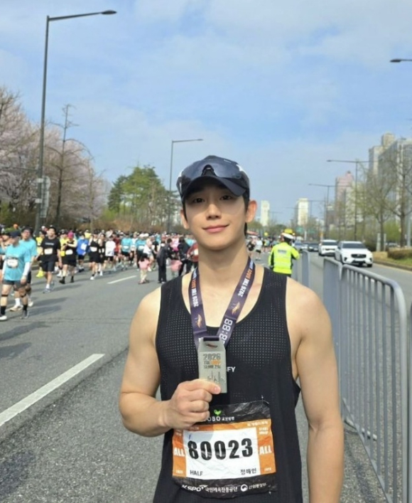 정해인 [사진=정해인 SNS]