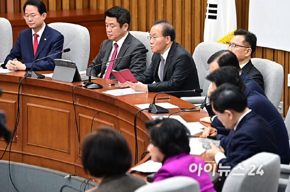 윤재옥 국민의힘 원내대표가 20일 오전 서울 여의도 국회에서 열린 원내대책회의에서 발언하고 있다. [사진=곽영래 기자]