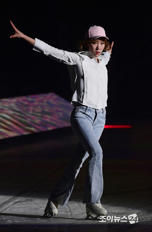 피겨선수 김예림이 23일 오후 서울 목동아이스링크에서 열린 뮤지컬 '나 혼자만 레벨업 on ICE' 프레스콜에서 열연하고 있다. [사진=정소희 기자]