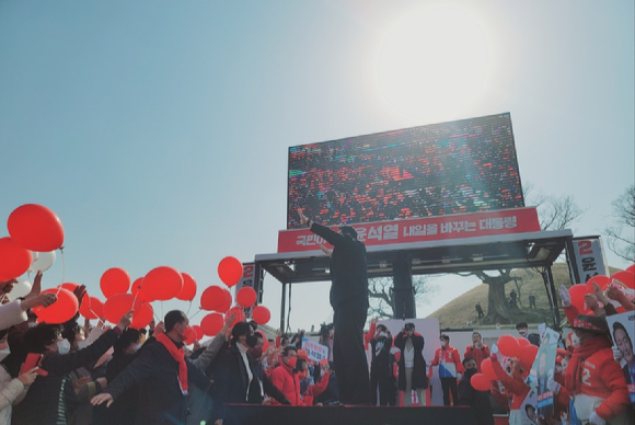 윤석열 국민의힘 대선후보가 4일 경북 경주 봉황대 광장에서 유세를 벌이고 있다. [사진=정호영 기자]