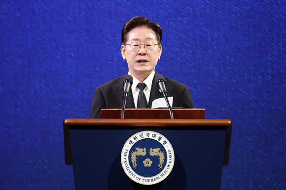 이재명 대통령이 25일 수원컨벤션센터에서 열린 6&middot;25전쟁 제76주년 기념식에서 기념사를 하고 있다. 2026.6.25 [사진=연합뉴스]