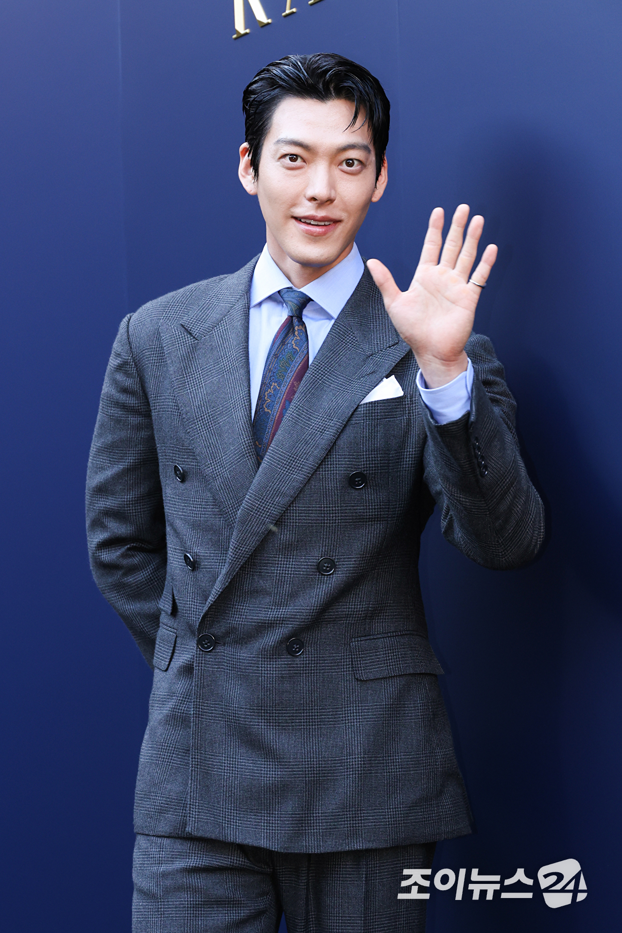배우 김우빈이 15일 오후 서울 종로구 석파정 서울미술관에서 진행된 패션 아이콘 랄프 로렌의 삶을 조명한 HBO 다큐멘터리 '베리 랄프' 스크리닝 이벤트에 참석해 포즈를 취하고 있다. [사진=문수지 기자]