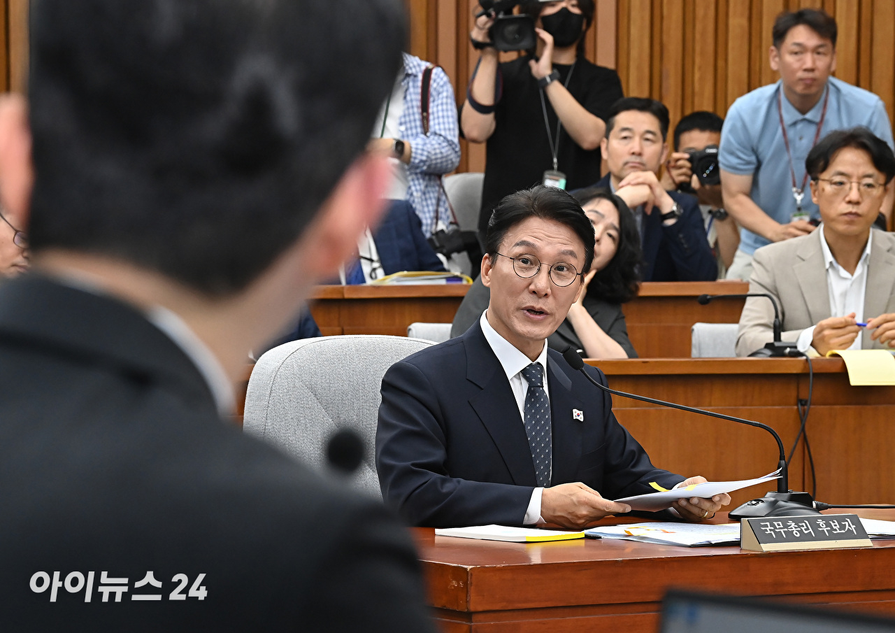 김민석 국무총리 후보자가 24일 서울 여의도 국회에서 열린 국무총리(김민석) 임명동의안 심사를 위한 인사청문회에서 의원 질의에 답변하고 있다. [사진=곽영래 기자]