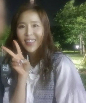 가수 신지가 본인 과거 사진을 정치적으로 사용한 네티즌에게 법적조치 하겠다고 밝혔다. [사진=SNS 캡쳐]