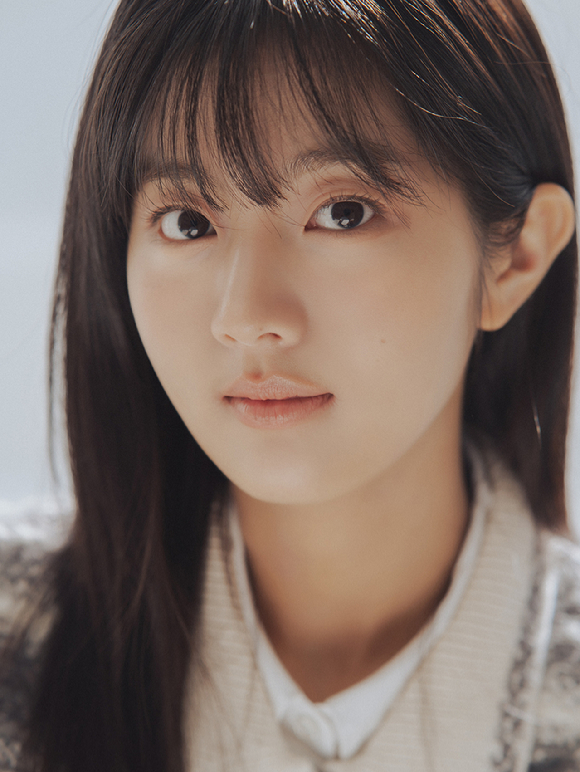 배우 신은수가 tvN 월화드라마 '반짝이는 워터멜론'(극본 진수완, 연출 손정현) 종영 인터뷰에 앞서 포즈를 취하고 있다. [사진=앤피오엔터테인먼트]